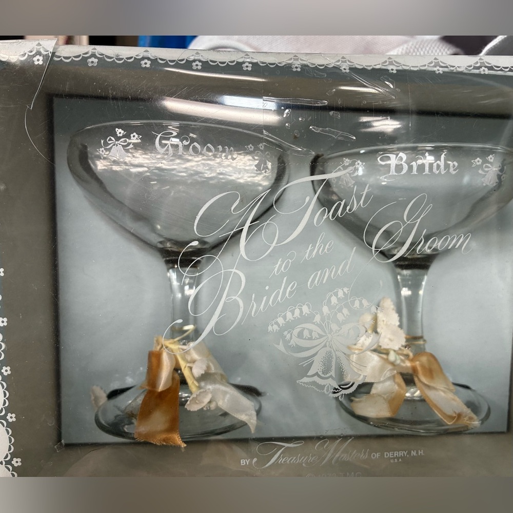 Vintage 1970s TREASURE MASTERS Wedding Mr & Mrs Toasting Glasses Original Box